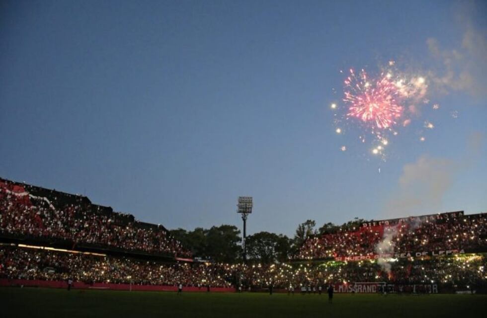 Banderazo Colosal: hinchas leprosos coparon el estadio para apoyar al equipo