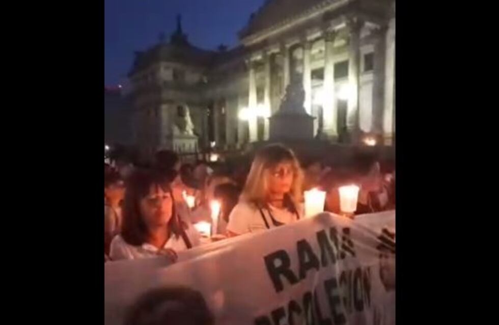 "Marcha de las velas" en contra de los aumentos de las tarifas