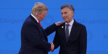 -CORTE ALTERNATIVO- AME3034\u002E BUENOS AIRES (ARGENTINA), 30/11/2018\u002E- El presidente de Argentina, Mauricio Macri (dcha), recibe al presidente estadounidense, Donald Trump (izq), durante el inicio de la Cumbre del G20 que se celebra en el centro de convenciones Costa Salguero de Buenos Aires (Argentina)\u002E Los presidentes de los países del G20, así como de Estados invitados y altos representantes de organismos internacionales comenzaron a llegar al centro de convenciones Costa Salguero de Buenos Aires, donde entre hoy y mañana se celebrará la cumbre anual del grupo\u002E EFE/Ballesteros buenos aires mauricio macri Donald Trump reunion cumbre del G20 en Buenos Aires 2018 encuentro de lideres mandatarios de los paises mas poderosos del mundo dia de trabajo de los mandatarios en el centro de convenciones Costa Salguero