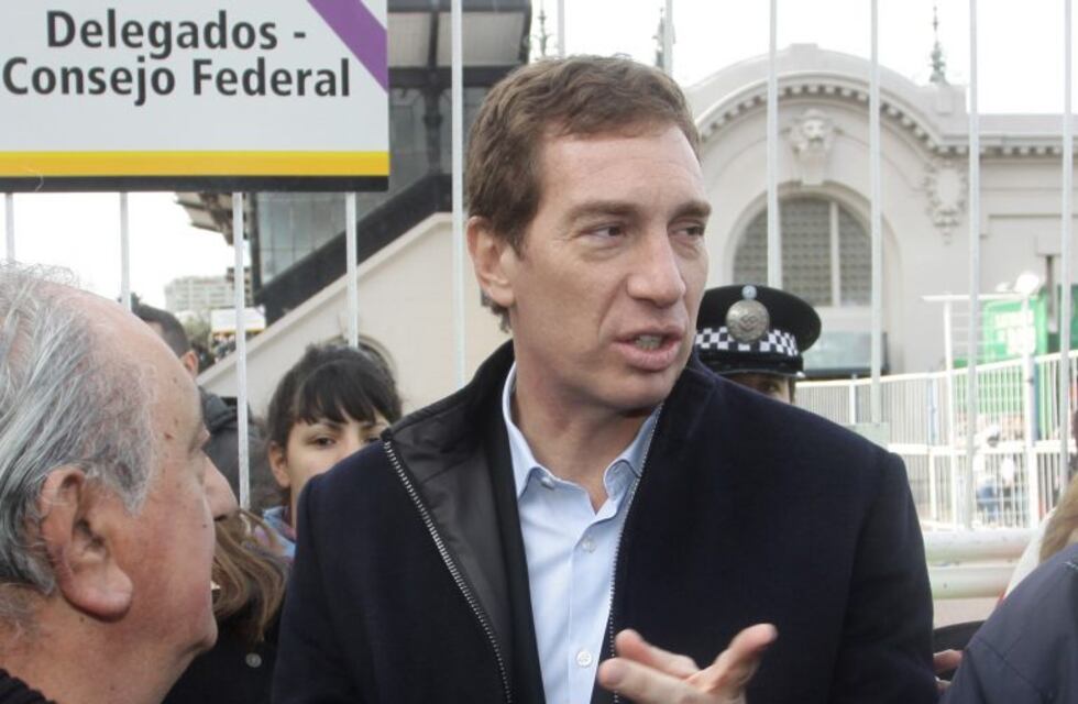 Santilli dijo que podrían permitir la instalación de la carpa docente y defendió a la Policía