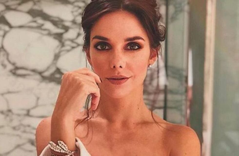 Julieta Nair Calvo posó en ropa interior y dejó una pregunta para sus seguidores