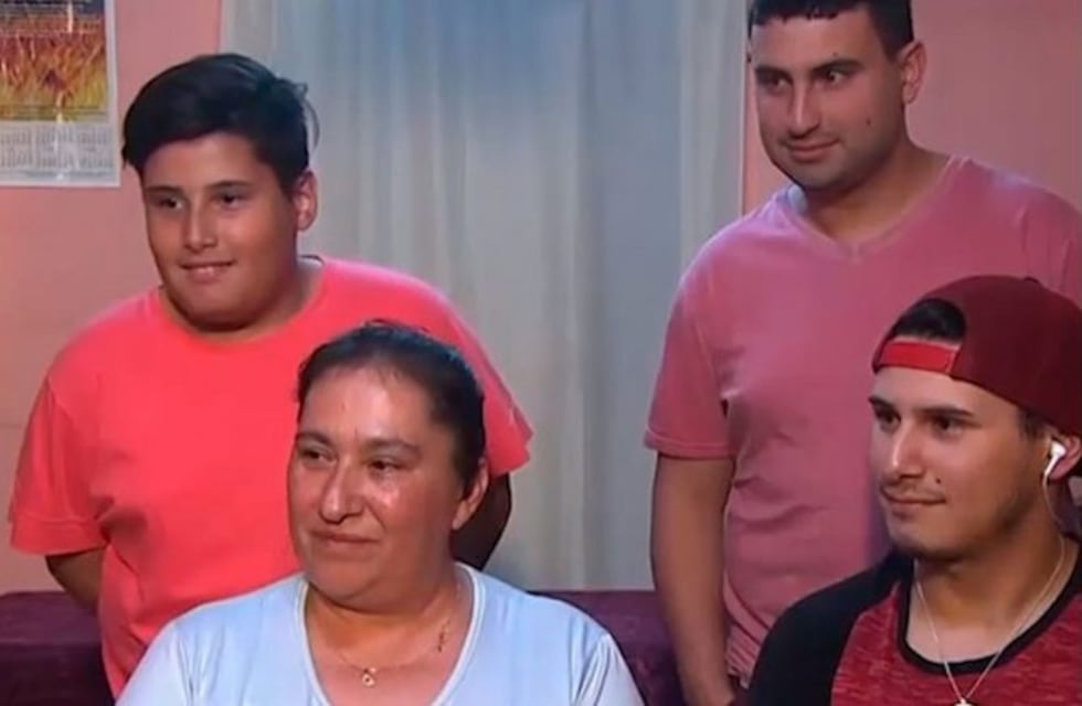 Una mujer encontró 100 mil pesos en un portafolios y los devolvió