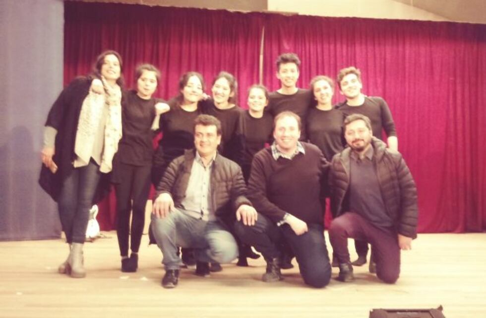 Puerto Deseado: elenco Dumas presentó la obra "Aviones"