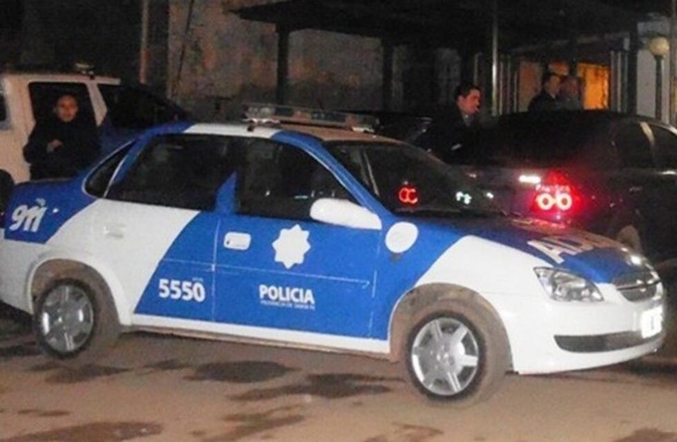 Siniestro fatal entre un auto y una moto: un joven murió y su acompañante está grave