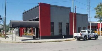 Los delincuentes rompieron el vidrio con un ladrillo\u002E