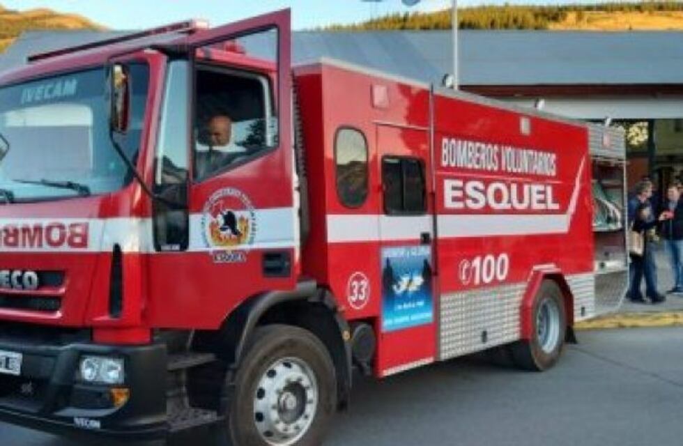 Esquel: Bomberos fueron apedreados mientras combatían un incendio