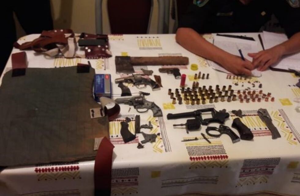 Detuvieron a un expolicía federal por tentativa de homicidio, tenencia de armas y explosivos