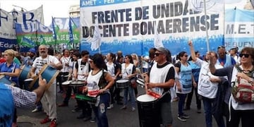 Vidal evalúa extender el ciclo lectivo en diciembre por los paros docentes\u002E