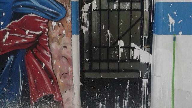 Un local de La Cu00e1mpora en Rosario amaneciu00f3 vandalizado con pintura.