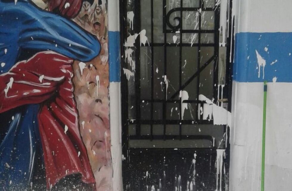 Vandalizaron una sede local de La Cámpora y afirman que es parte de una serie de ataques anónimos