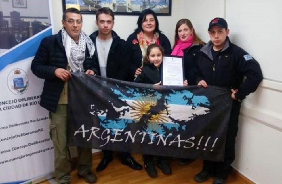 Reconocen a los jóvenes que integran la "generación Malvinas"