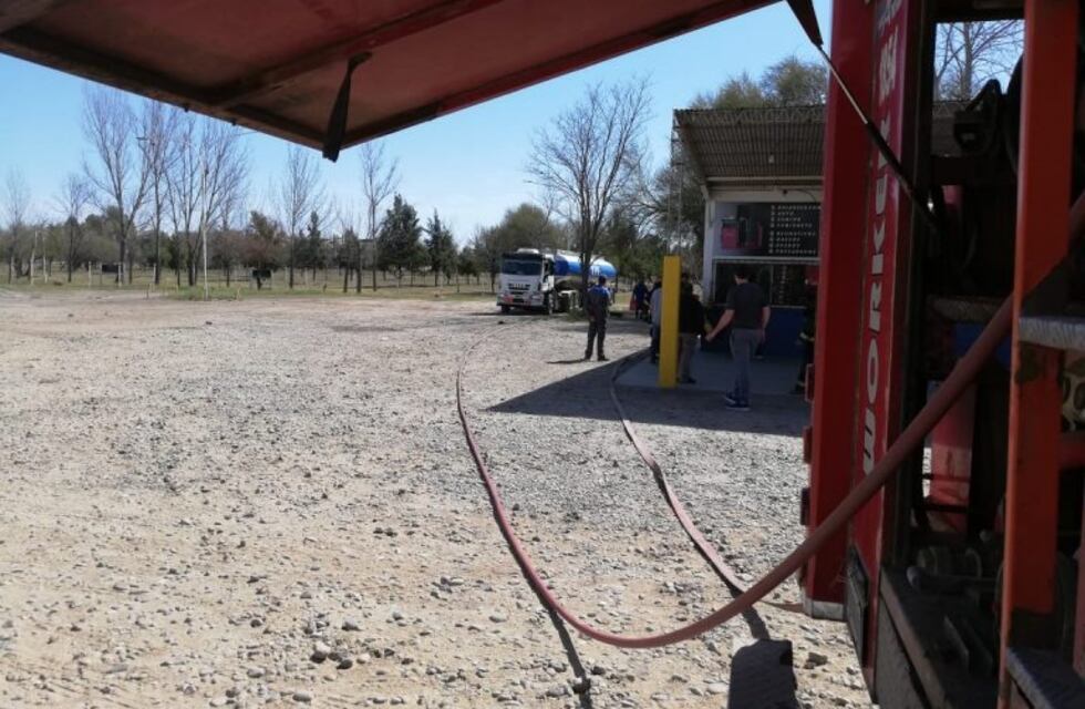 Un camión de YPF tuvo una falla y derramó metanol