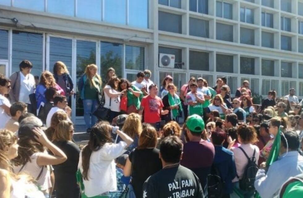 Auxiliares de Educación levantaron las medidas de fuerza