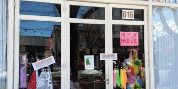 Local Clausurado en el centro de Azul