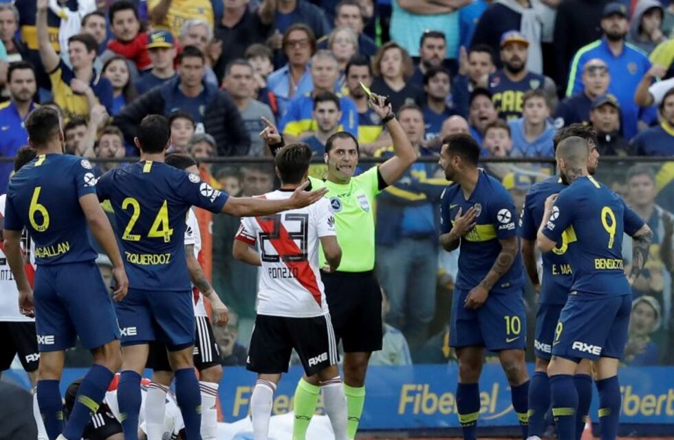 Los exabruptos del relator Daniel Mollo, furioso por la derrota de Boca: "Vigliano ladrón"