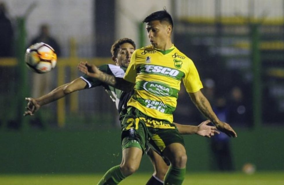 Con Domingo Blanco, Defensa quiere dar un paso en la Sudamericana