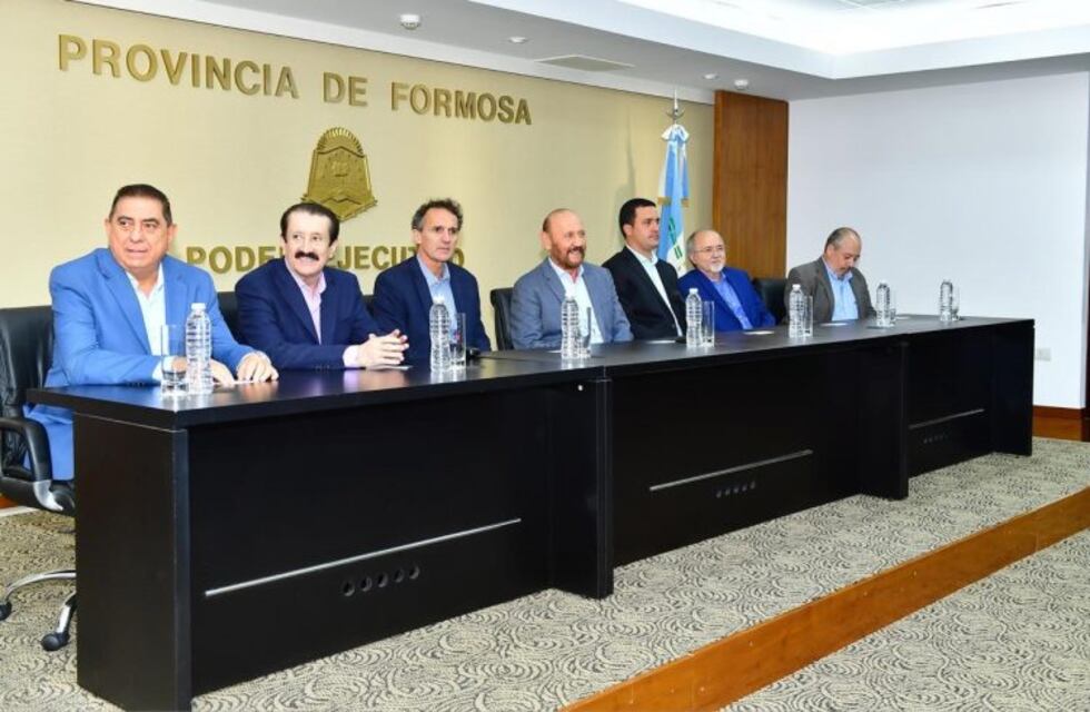 El Ministro Gabriel Katopodis firmó convenios de reactivación de obras con el gobernador Insfrán