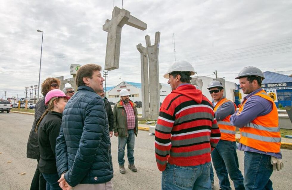 Melella habló de la obra de montaje del puente peatonal frente a la UTN