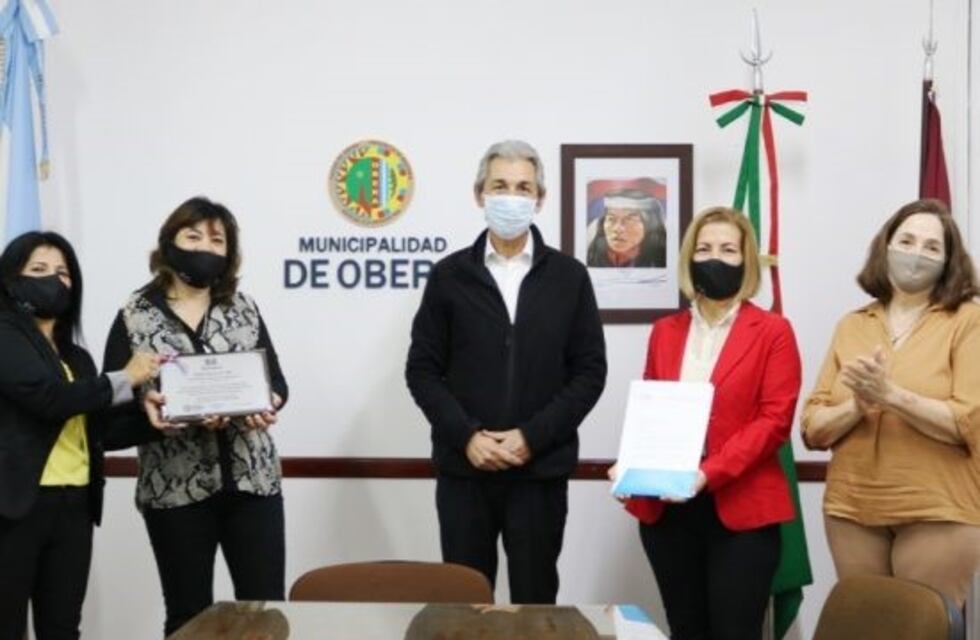 Oberá distinguió a la Escuela Provincial 296 por su aniversario 80