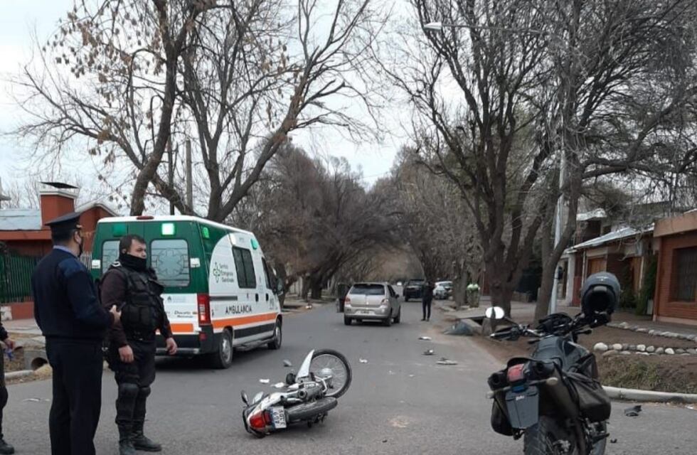 Accidentes: dos motociclistas internadas con fuertes golpes en la cabeza