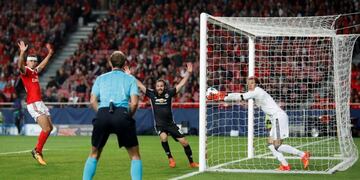 El insólito error del arquero del Benfica en la Champions League\nFoto: Reuters/Carl Recine
