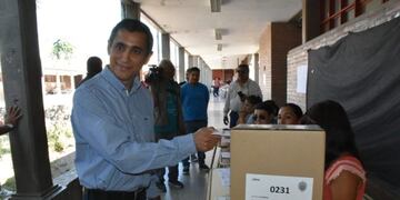 Consulta Popular - Alberto Paredes Urquiza, intendente del Dpto Capital