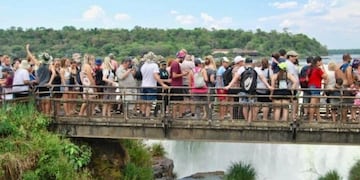 Récord de turistas durante este fin de semana en Iguazú\u002E