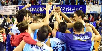 Regatas se mantiene con vida en la serie