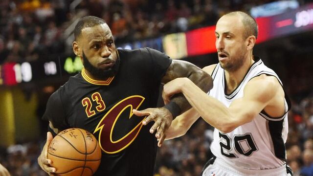 Jan 21, 2017; Cleveland, OH, USA; Cleveland Cavaliers forward LeBron James (23) drives to the basket against San Antonio Spurs guard Manu Ginobili (20) during the first half at Quicken Loans Arena. Mandatory Credit: Ken Blaze-USA TODAY Sports eeuu emanuel ginobili LeBron James campeonato torneo liga nba n.b.a basquet basquetbolistas partido san antonio spurs Cleveland Cavaliers