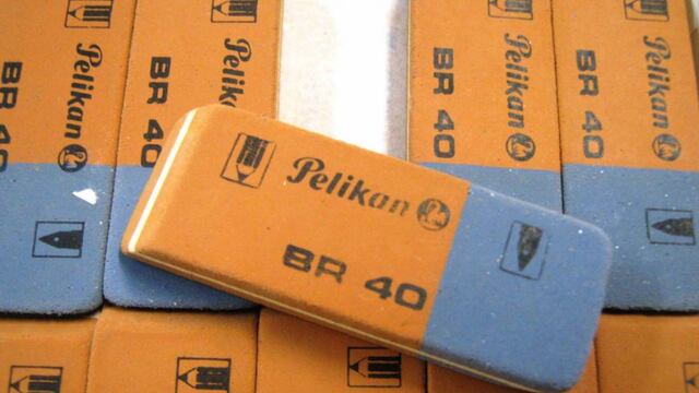 Fin del mito y desilusión: la parte azul de la famosa goma bicolor no sirve para borrar tinta