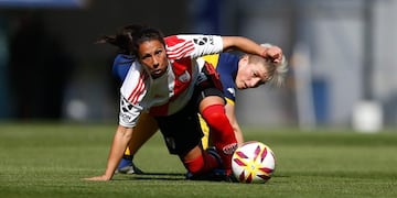 Boca y River disputan el Superclásico profesional del fútbol femenino argentino\u002E (Lucía Merle/Clarín)