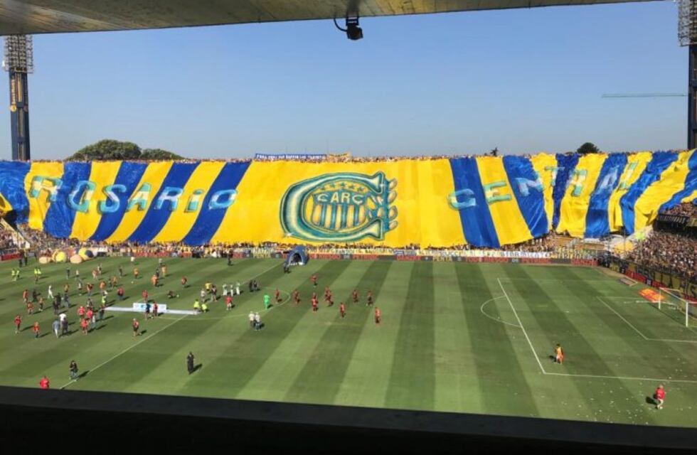 La hinchada de Central estrenó la bandera de 500 metros en el clásico con Newell's