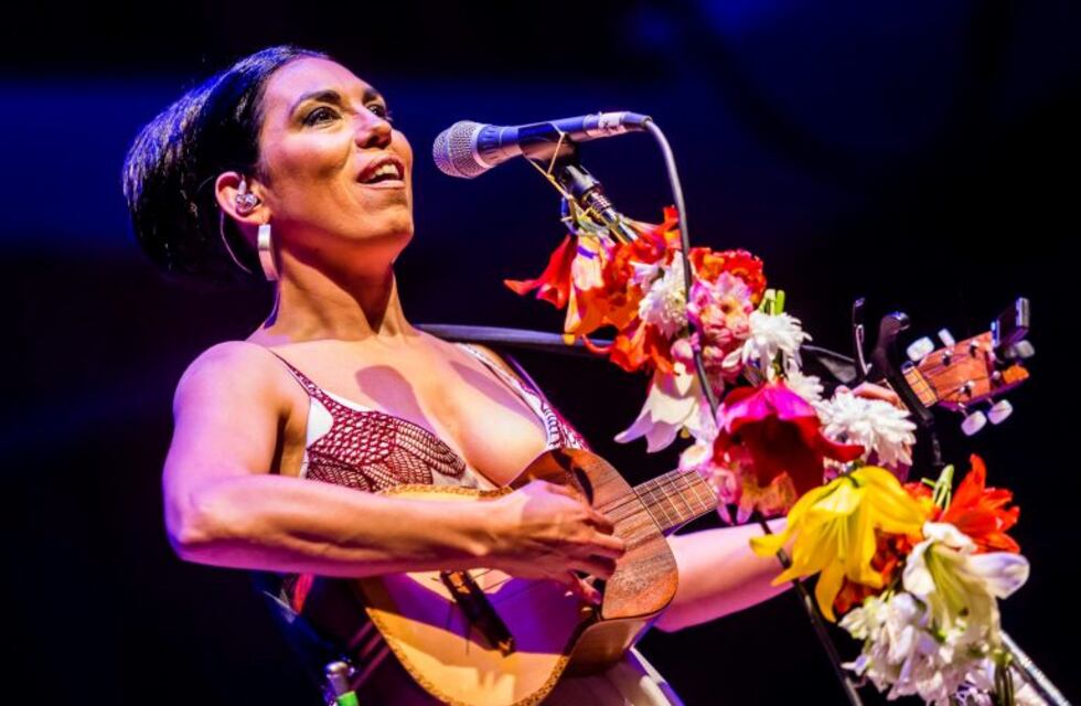 Proponen "canciones para escuchar desde casa"