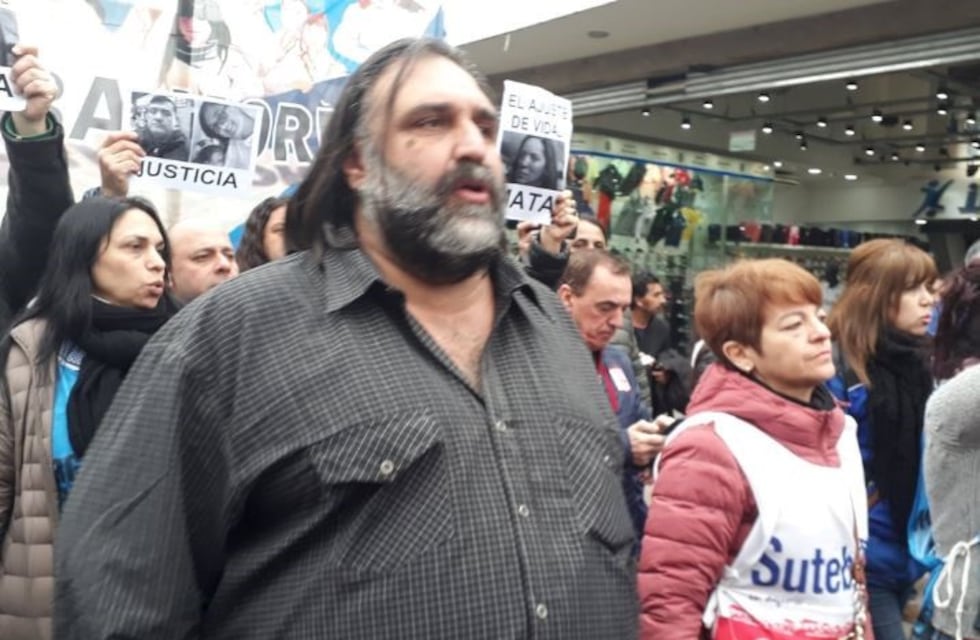 Docentes y alumnos marchan por la tragedia de la escuela de Moreno