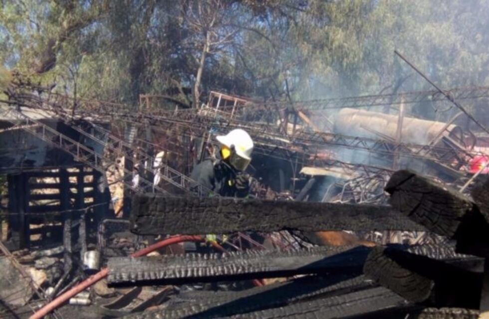 Controlaron un incendio en una casa de un barrio de la capital puntana