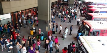 Las asambleas afectan los servicios en la Terminal de Ómnibus de Córdoba.