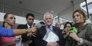 BUENOS AIRES 13/03/2012, JUAN CARLOS BLUMBERG VISITÓ ESTA MAÑANA EL HOSPITAL DE SAN ISIDRO, DONDE ESTAN INTERNADOS EL CONDUCTOR RADIAL Y TELEVISIVO ÁNGEL \