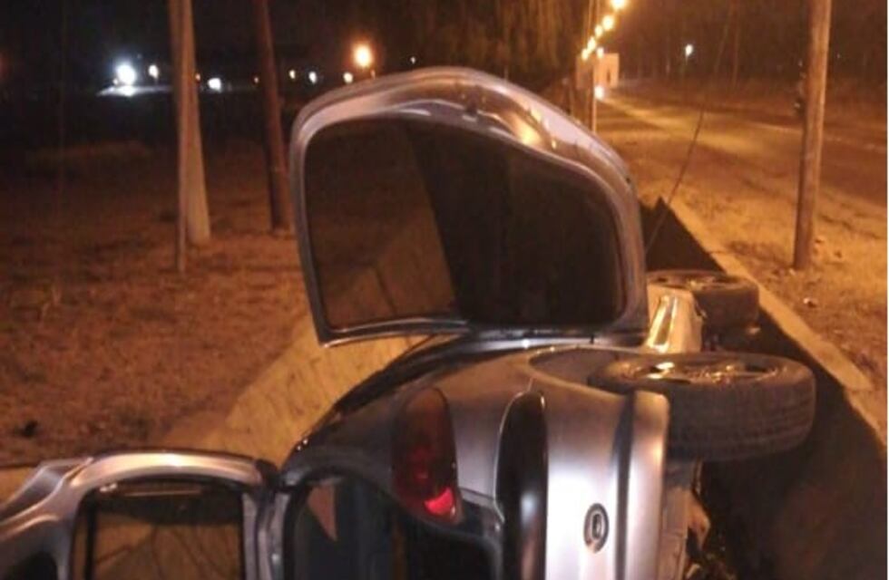 Un auto cayó a un zanjón en Guaymallén