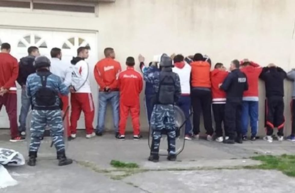 Más de 80 hinchas de River fueron detenidos en la previa del partido por Copa Argentina
