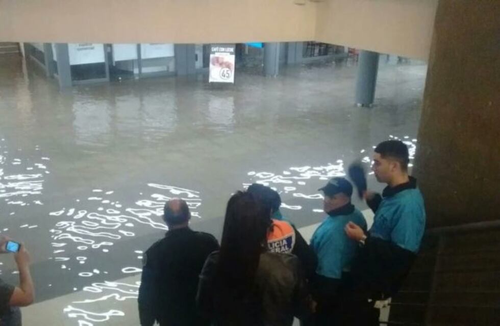 Hay interrupciones en los subtes debido a las inundaciones