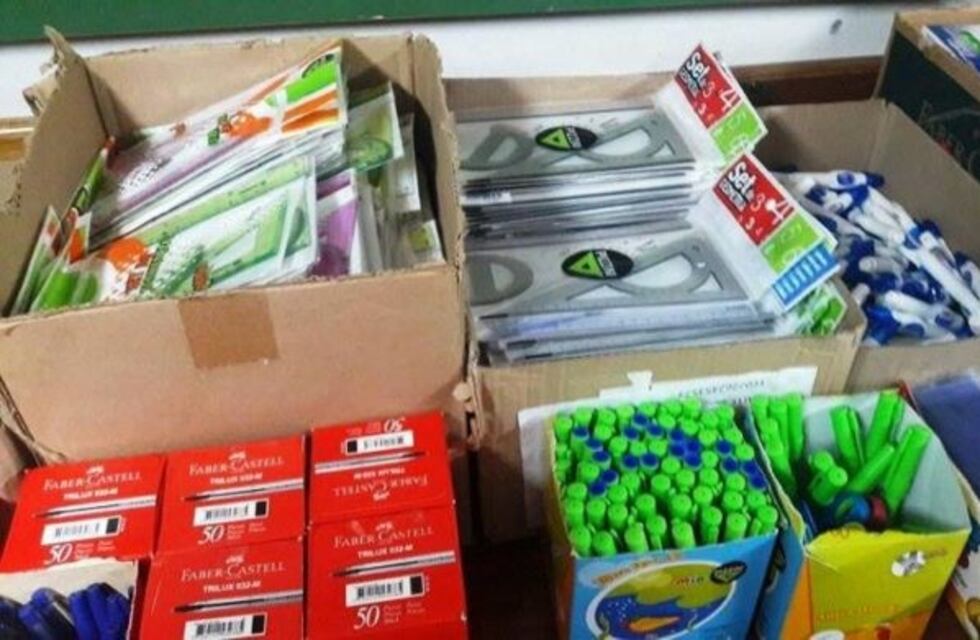 Entrega de guardapolvos, mochilas y útiles a hijos de los afiliados del Sindicato de Municipales