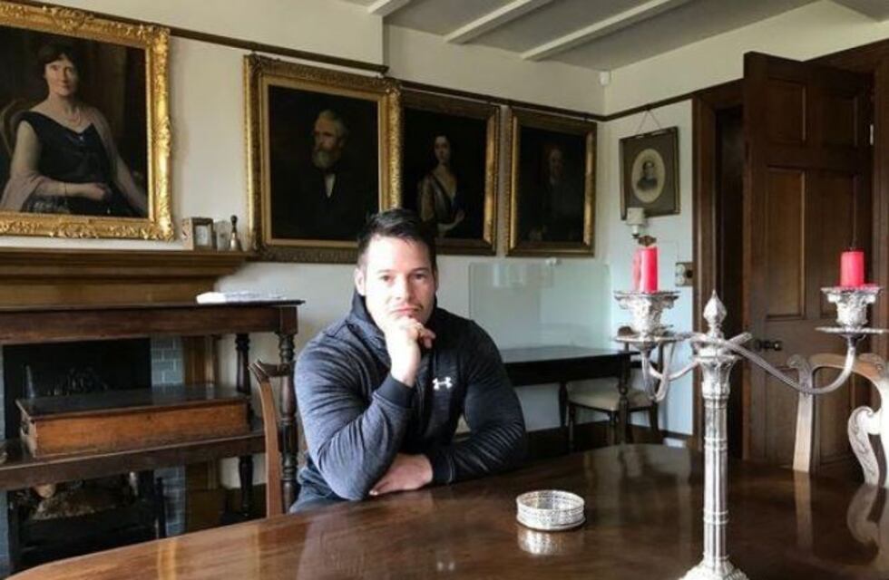 Era el hijo no reconocido de un lord inglés y heredó una mansión de 50 millones de libras