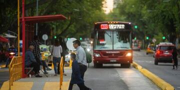 Los mayores de 70 años no podrán viajar gratis en micro en el Sur