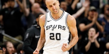 Apr 9, 2018; San Antonio, TX, USA; San Antonio Spurs shooting guard Manu Ginobili (20) reacts after a shot against the Sacramento Kings during the second half at AT&T Center\u002E Mandatory Credit: Soobum Im-USA TODAY Sports eeuu emanuel ginobili campeonato torneo liga nba n\u002Eb\u002Ea basquet basquetbolistas partido san antonio spurs Sacramento Kings