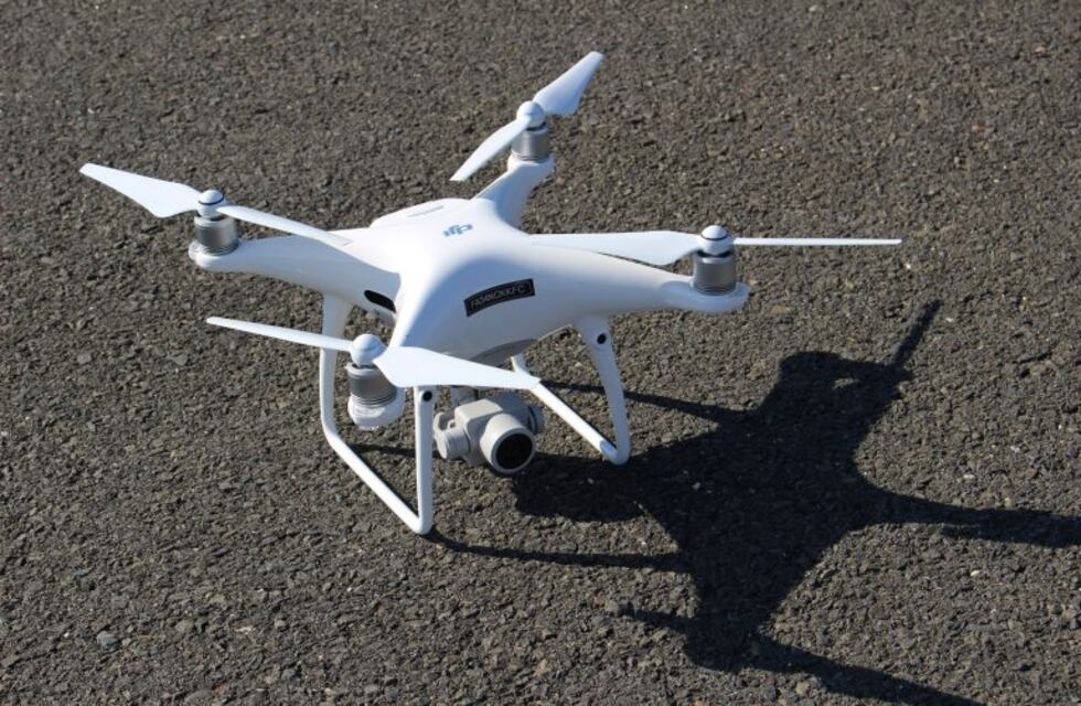 Usan drones para controlar el descacharrado en los barrios y prevenir el dengue
