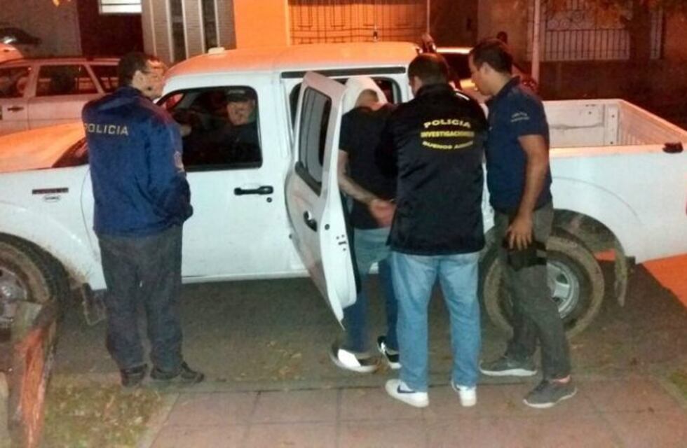 Detuvieron a un hombre con un arma de guerra en barrio Suizo