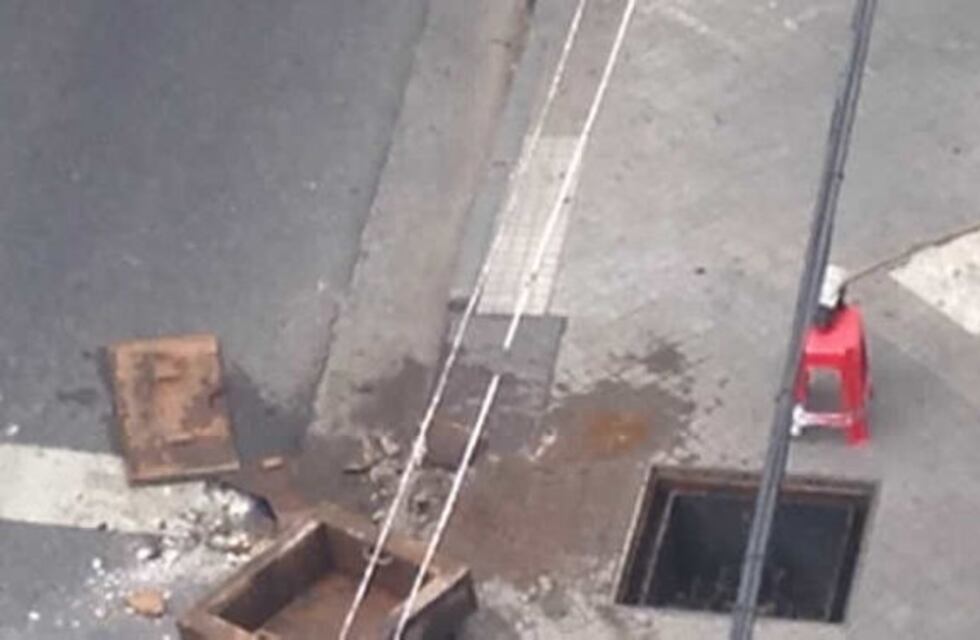 Explotó una caja subterránea de la EPE en pleno centro