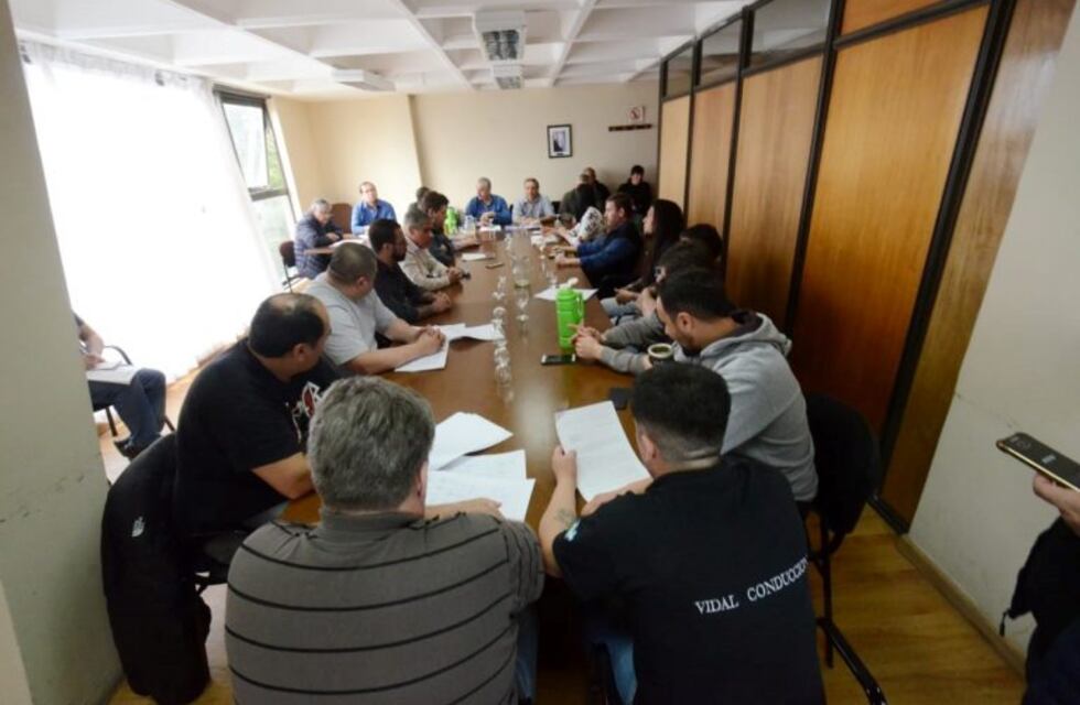 Analizan impacto del congelamiento de precios de hidrocarburos con petroleras