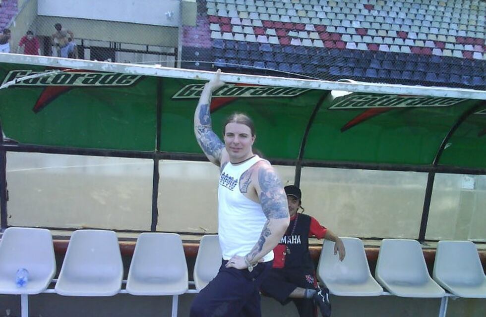 Allanaron la casa de un ex barra brava de Newell's investigado por un tiroteo en Fisherton