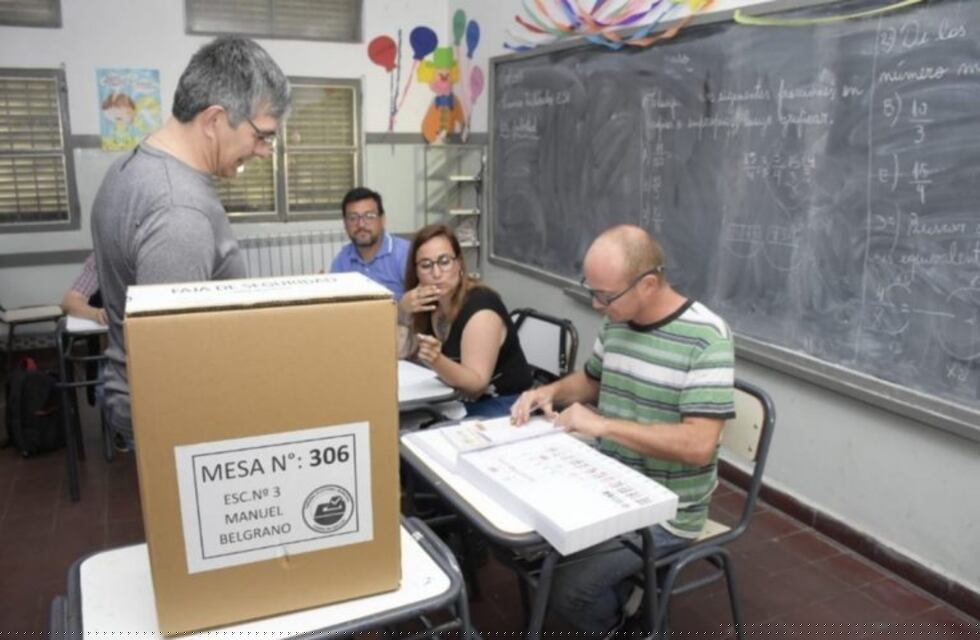 Comenzó con normalidad la votación de intendente y ocho concejales para la capital puntana